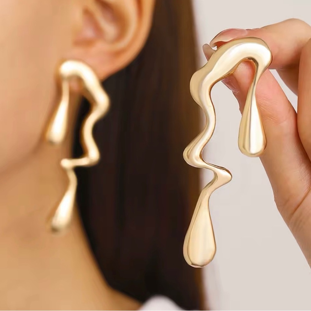 NWOT ZARA Gold Sculptural Drop Earrings - Women Jewelry